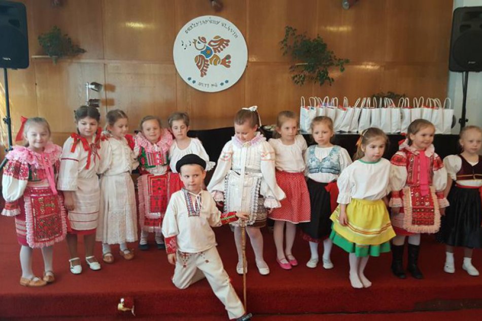 Brezniansky zlatý slávik: Detičky z materských škol sa predviedli v ľudovom spev