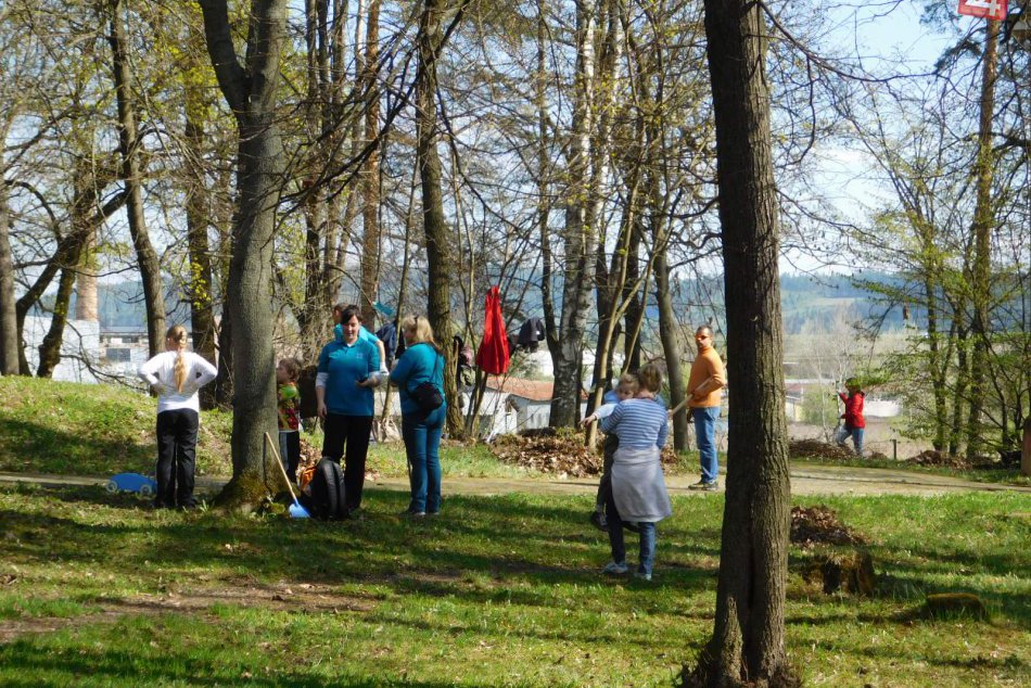 Do čistenia zoo v Spišskej sa pustilo viac ako 100 dobrovoľníkov