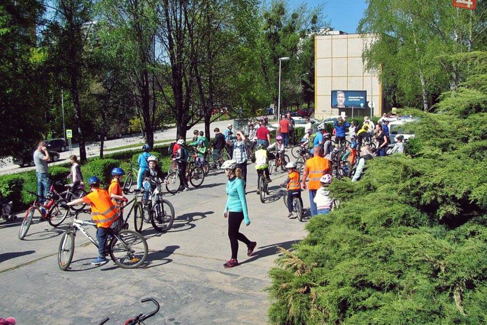 Obrazom: Cyklistika a výstup na Volovec žiakov pionierky