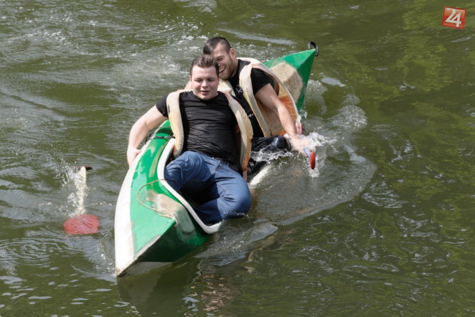 FOTO: Preteky vo vodnom slalome študentov univerzít na rieke Nitra