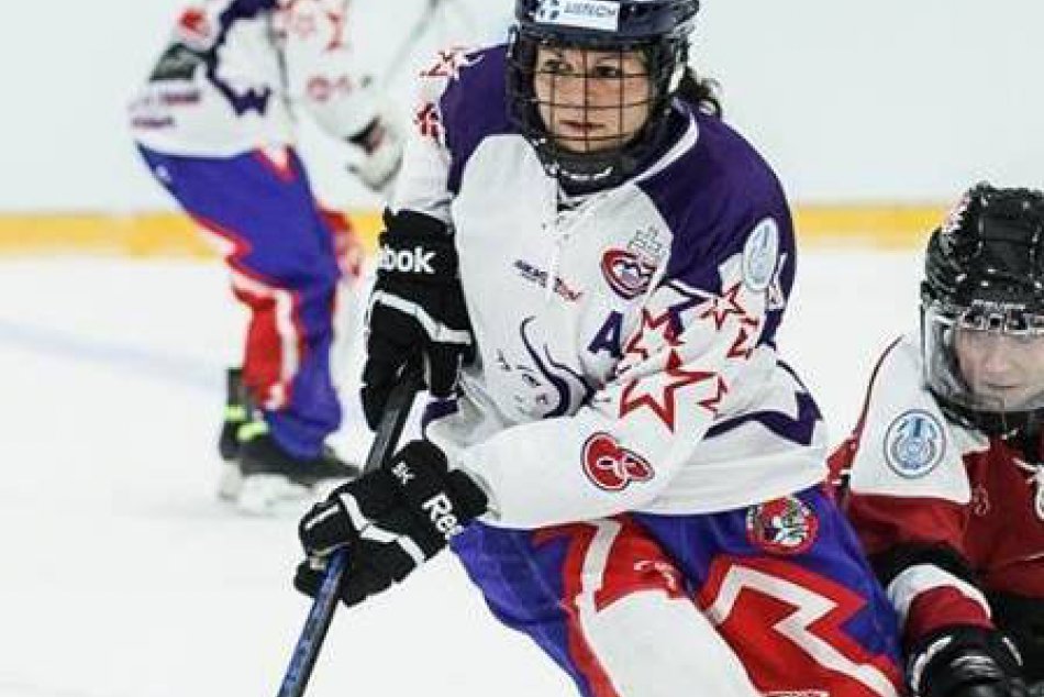 FOTO: Zvolenská hokejistka na majstrovstvách sveta, deti učí ako sa nevzdať
