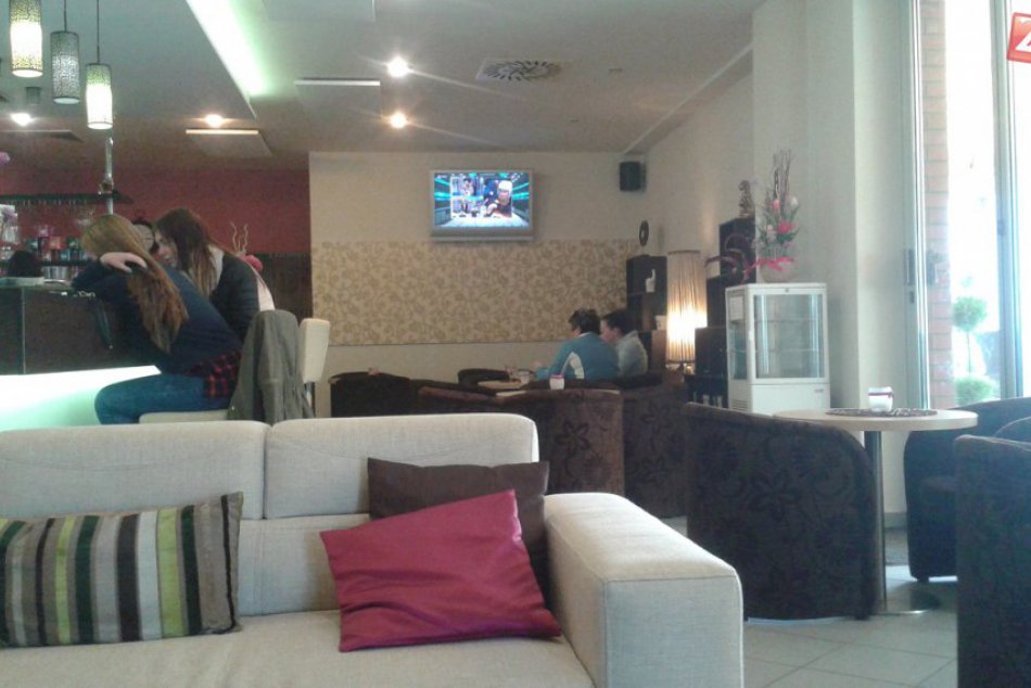 Zápas MS USA - Slovensko: Atmosféra v považskobystrických podnikoch