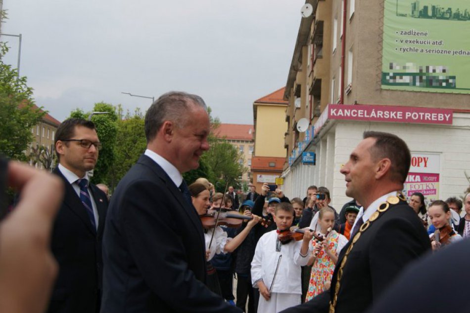 FOTO: Prezident Andrej Kiska sa prechádzal žiarskymi ulicami