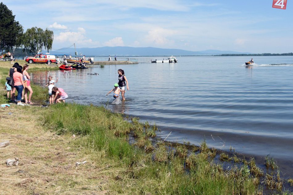 Slovenské more už láka: Zábery z vodných radovánok na Šírave