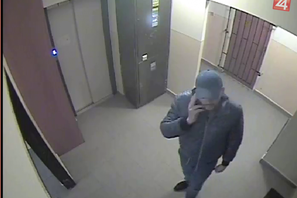 Zábery muža, ktorý mal podľa polície okradnúť dôchodkyňu