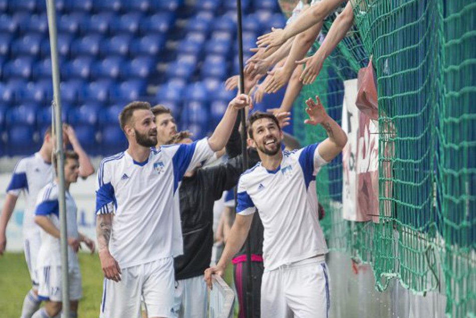 Fans FK Poprad s A-mužstvom po sezóne