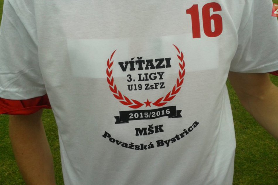 Dorast postúpil do druhej ligy: Postupové oslavy mladých futbalistov