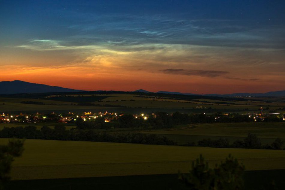 FOTO: Obloha nám ponúka ďalší fenomém. Trochu záhadné, ale očarujúce žiariace ob