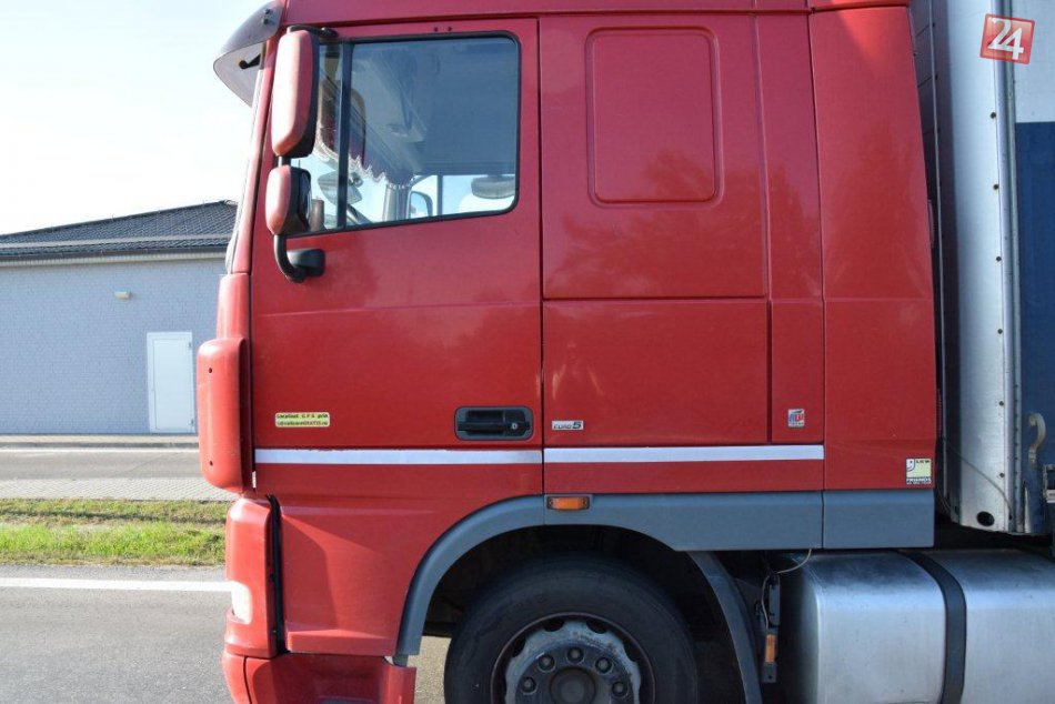 Tragédia: Mladá žena počas jazdy vypadla z kabíny kamióna