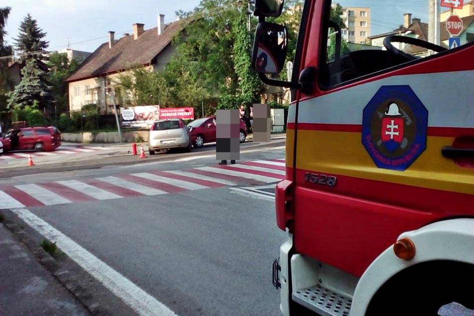 Obrazom: Dopravná nehoda v Rožňave, zrazili sa až 4 autá