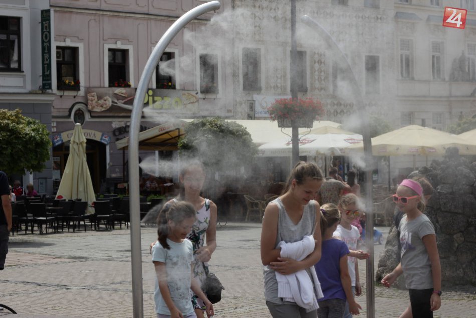 FOTO: Atraktívne osvieženie na námestí teší Bystričanov