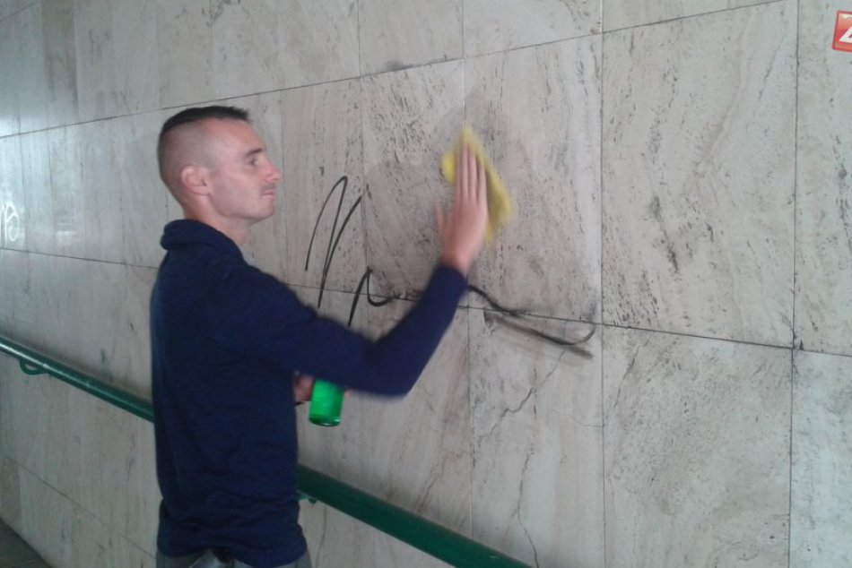 Čistenie podchodu od grafitov: Výsledok práce dobrovoľníkov