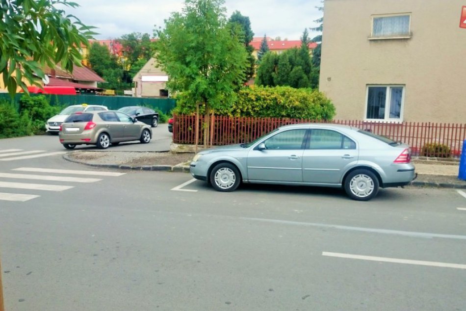V Prešove je dopravná kuriozita: Parkovací flek pri priechode