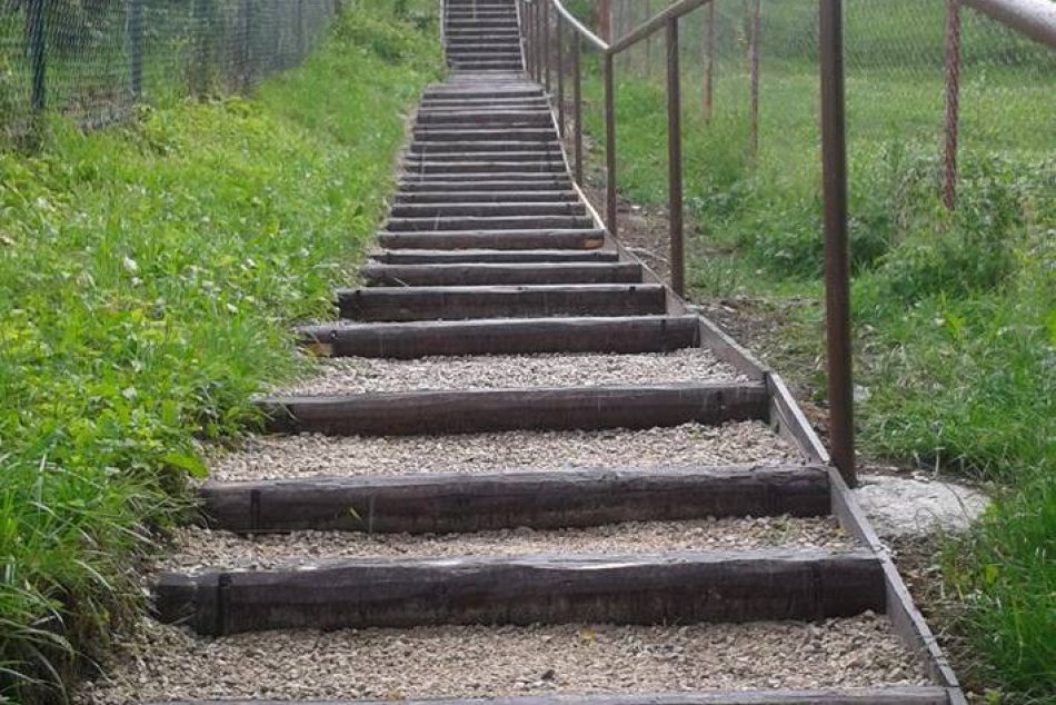 V Ružomberku nemá vandalizmus koniec: Naposledy si to odniesli tieto schody