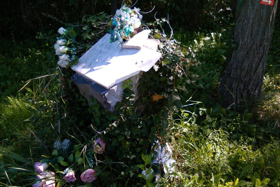 FOTO: Poškodený pamätník Bitky pri Lučenci