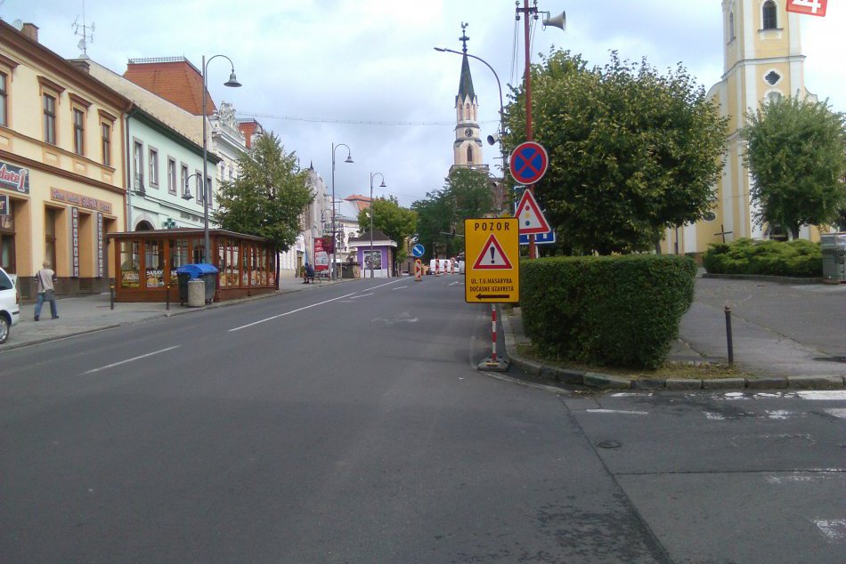 V OBRAZOCH: Uzavreté cesty v centre Lučenca