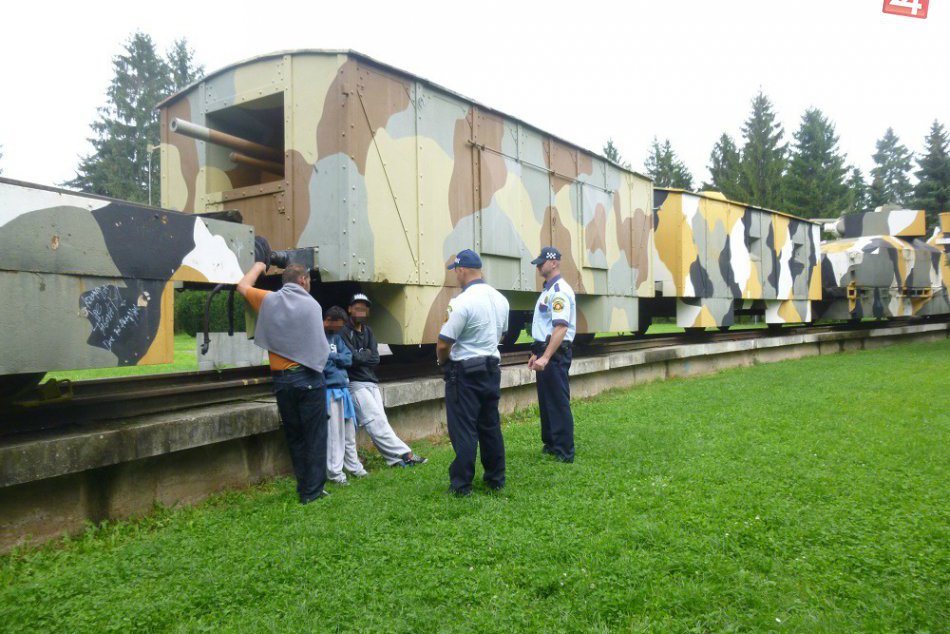 FOTO: Polícia si posvietila na oblasť Višňovského parku