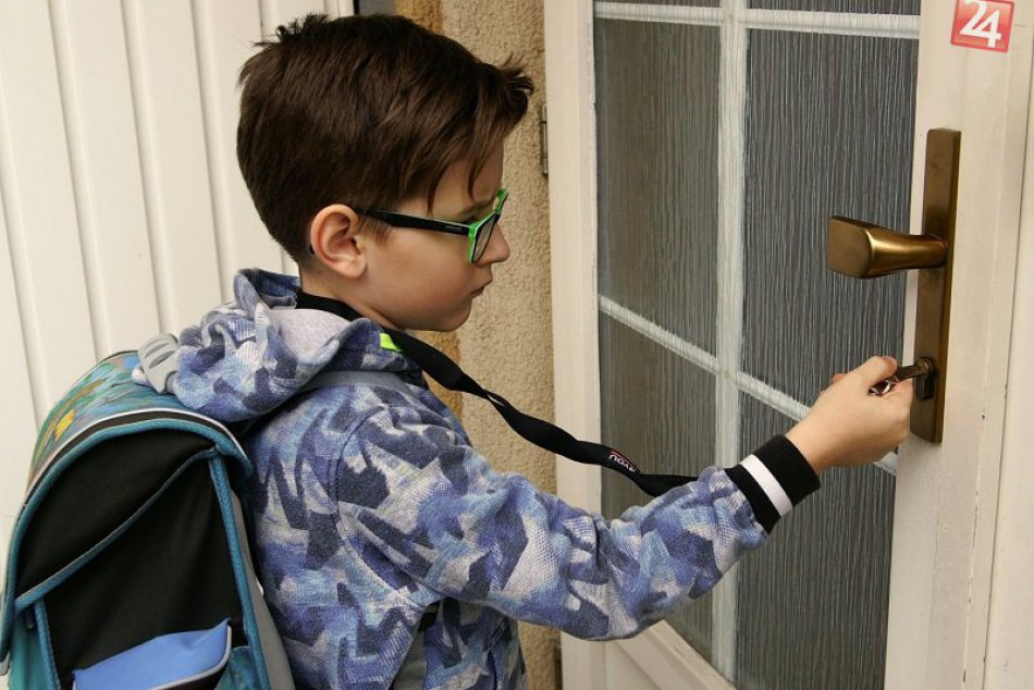 OPÝTALI SME SA: Kedy dieťaťu zveriť vlastné kľúče od bytu?