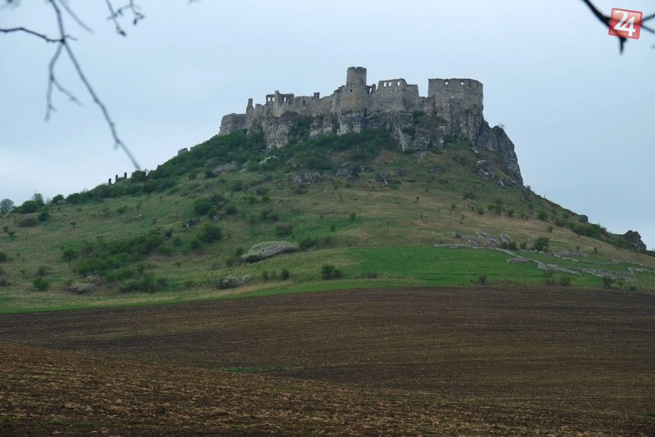FOTO: Päť hradov v okolí Spišskej, ktoré by mal spoznať každý