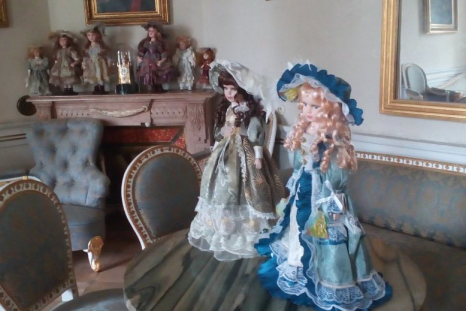 Výstava vzácnych bábik v topoľčianskom zámku