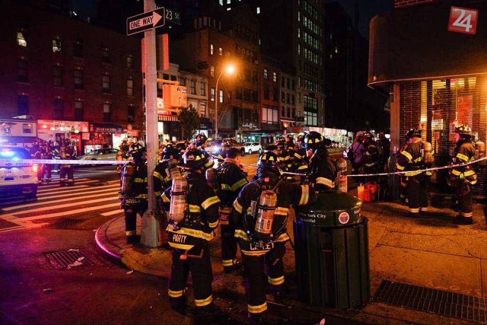 FOTO: Na Manhattane explodovala bomba v smetnom koši, zranila 29 ľudí