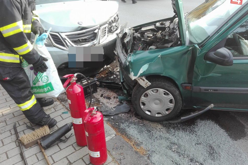 Obrazom: Dopravná nehoda na Šafárikovej ulici v Rožňave