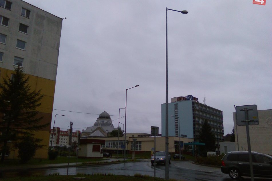 V Lučenci sú rôzne lampy verejného osvetlenia, ráno ani večer však nesvietia