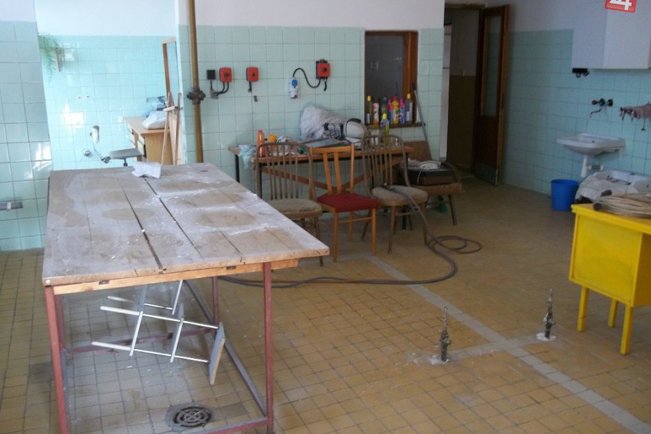 V Šali opravujú nevyužitý priestor : Vzniká tu keramický ateliér