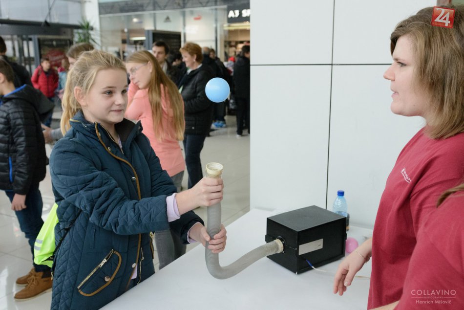 FOTO: Vedecký jarmok v Nitre opäť prilákal kopu detí, nechýbali zaujímavé pokusy