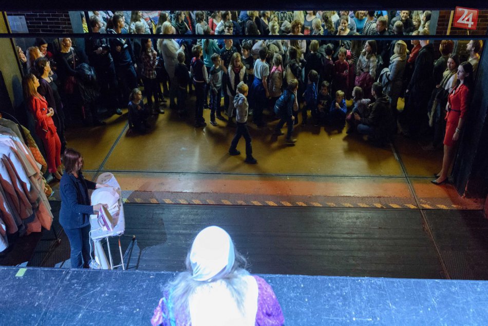 FOTO: Nitra má za sebou Noc divadiel, desiatkam ľudí sa odkrylo aj zákulisie DAB