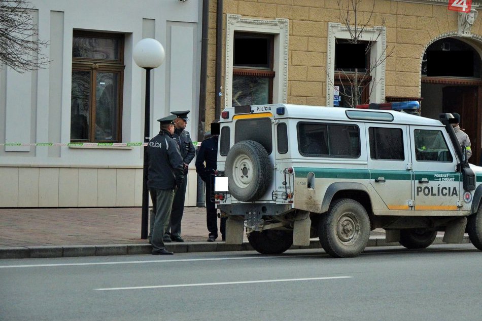 Prvé FOTKY z miesta: Hasiči aj policajti v Prešove v akcii pre nahlásenie bomby!