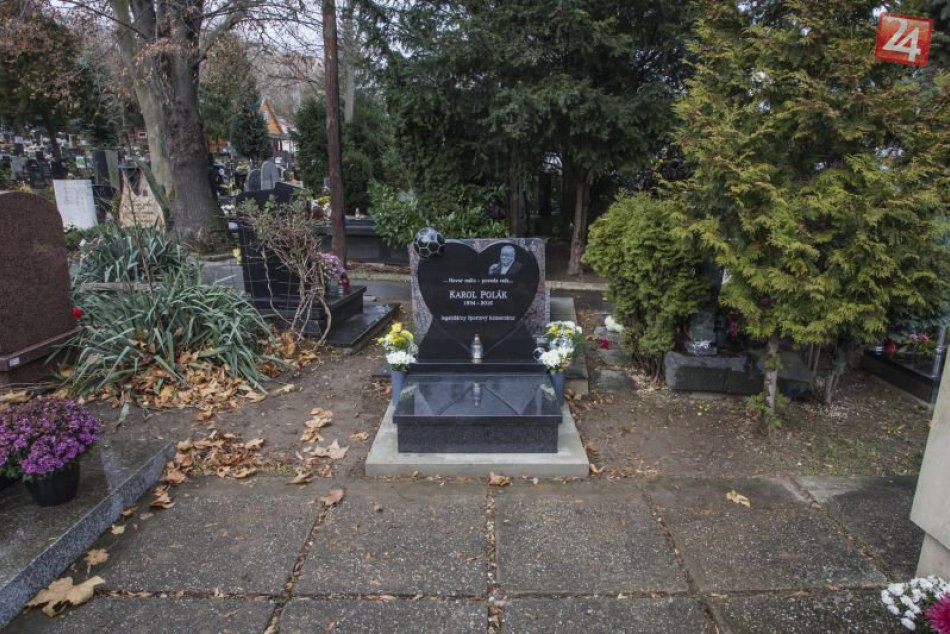FOTO: Legendárnemu komentátorovi Karolovi Polákovi odhalili pomník
