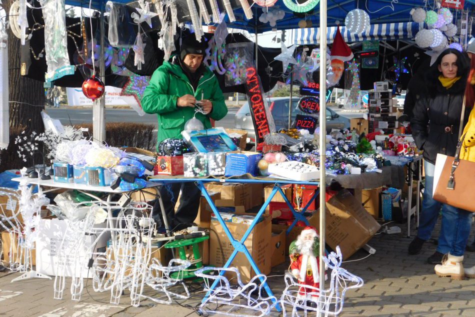 FOTOGALÉRIA: Naše mesto už ovládla atmosféra vianočných trhov