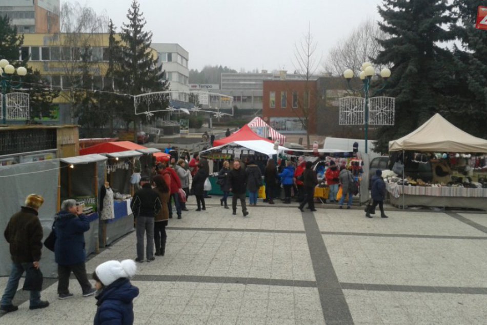 Vianočné trhy v Považskej Bystrici: Atmosféra pri kine Mier