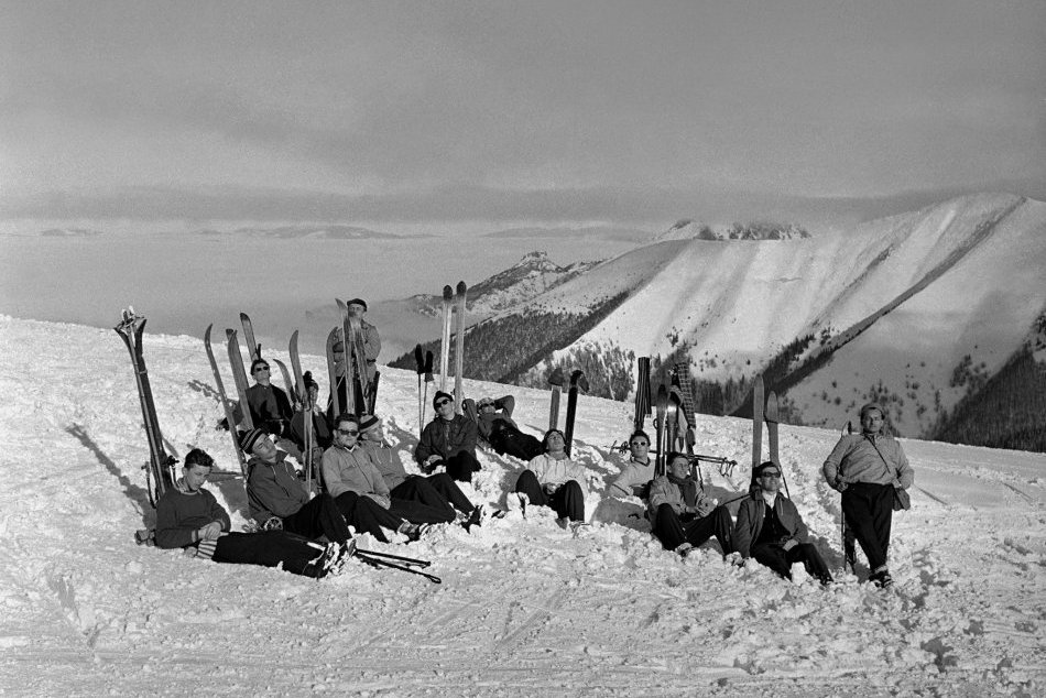 Dobové FOTO rekreantov lyžujúcich vo Vrátnej doline