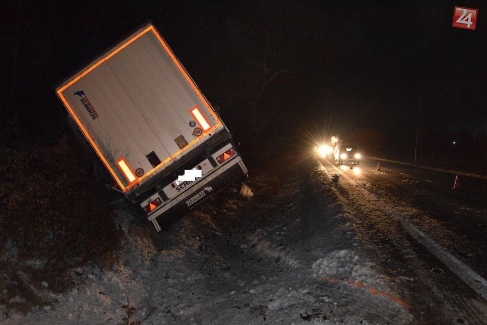 V OBRAZOCH: Čelná zrážka auta s kamiónom si pri Zvolene vyžiadal život vodiča