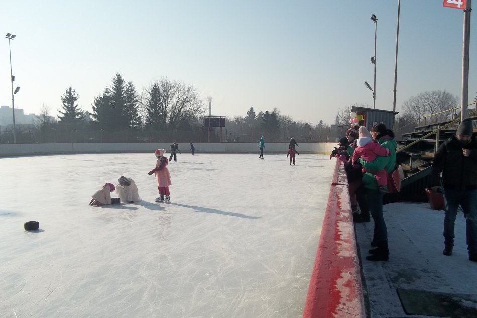 Vydarený sobotný karneval v Šali: Súťažili čertíci, chrobáčiky i Spiderman