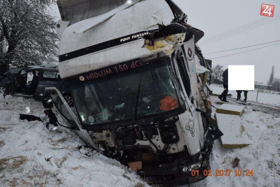 V OBRAZOCH: Zábery z miesta tragickej nehody kamiónov neďaleko Lučenca