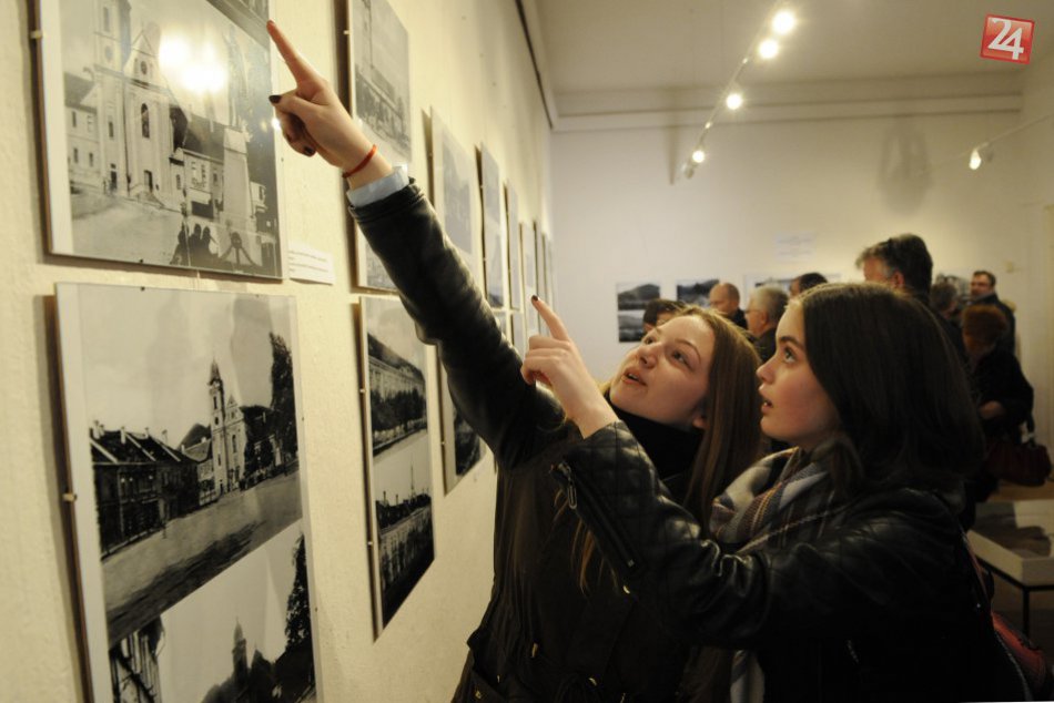 Obrazom: Výstava starých fotiek mesta prilákala skoro 350 ľudí (1)