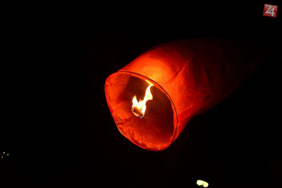 Akcia v Považskej Bystrici: Valentínske vypúšťanie lampiónov šťastia