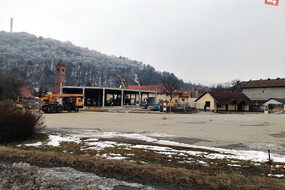 Obrazom: Nákupné centum v Plešivci sa dvíha k oblohe