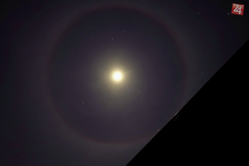 Obrazom: Rožňavčania pozorovali na nočnej oblohe nevšedný úkaz