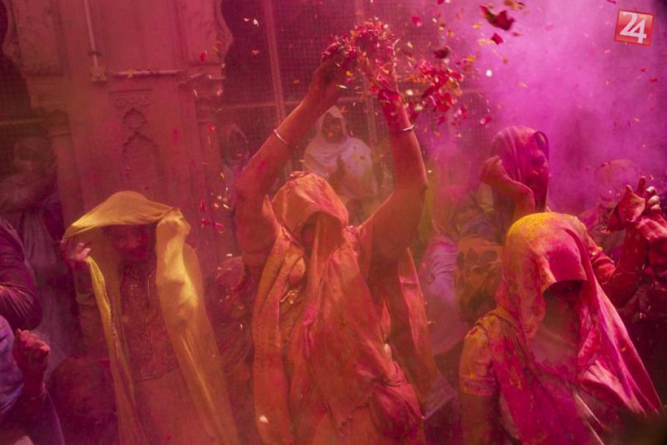 KURIOZITA DŇA: Vdovy sú nositeľky nešťastia, hoci aj v pestrých farbách