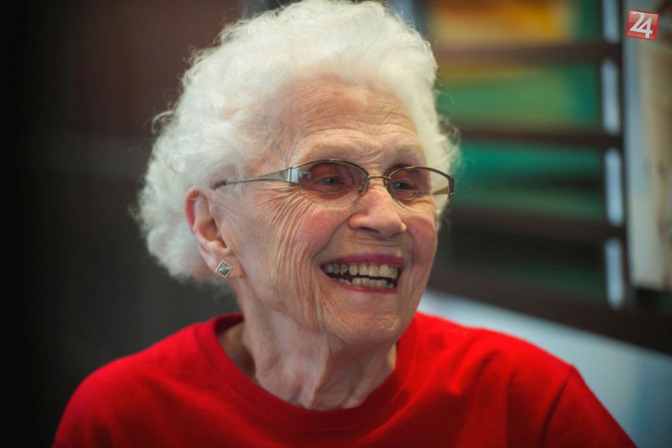 KURIOZITA DŇA: Babičku nič nezastaví, má 94 rokov a stále pracuje v McDonald´s