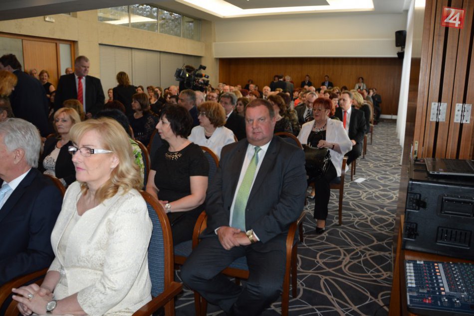 OBRAZOM: Riaditeľ oranžového gymnázia dostal od ministra prestížne ocenenie