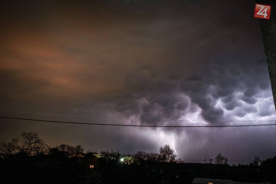 Búrka pri Bešeňove / 4. apríla 2017