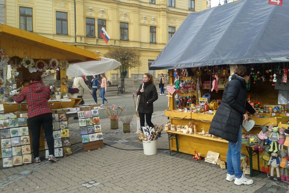 V OBRAZOCH: Veľkonočné trhy v Bystrici lákajú domácich i cezpoľných
