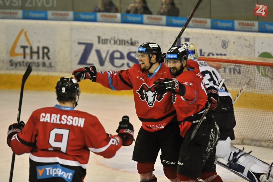 V OBRAZOCH: Radosť baranov po triumfe 7:0 na martinskom ľade