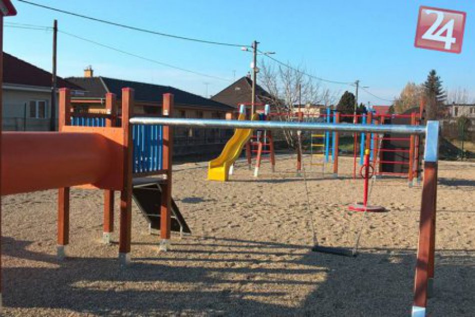 Obrazom: Nové detské ihrisko v Šulekove už slúži najmenším