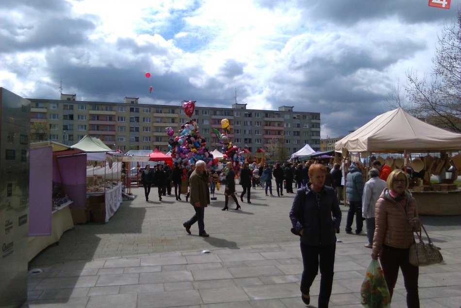 V OBRAZOCH: Veľkonočné trhy zaplnili centrum Lučenca